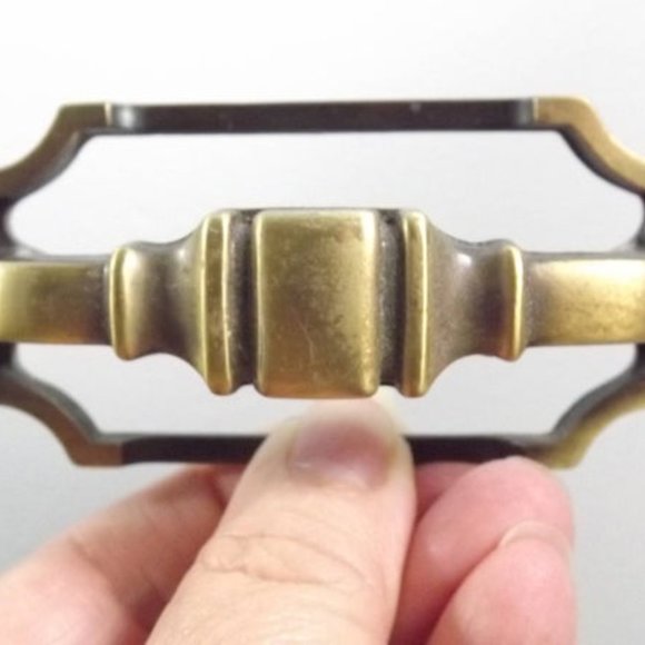 4 Vintage Brass Drawer/Door Pulls for Upcycling - Picture 5 of 7